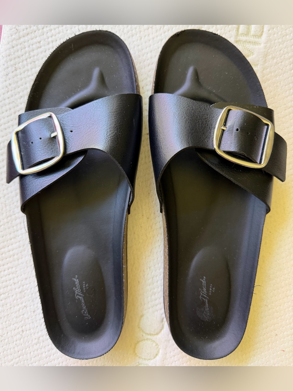 Universal Thread Black Leather Slide Sandal with Contoured Footbed